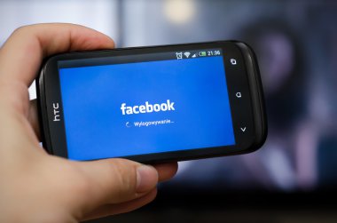 el ile hareket eden app facebook sosyal ağ Smartphone tutarak
