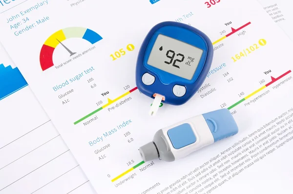 Gezondheidsonderzoek. Glucometer en test voor diabetes — Stockfoto