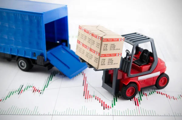 Gabelstapler-Spielzeug mit Kisten. Konzept des internationalen Güterverkehrs — Stockfoto