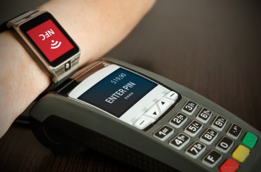 Adam smartwatch Nfc teknolojisi ile üzerinden ödeme yapma