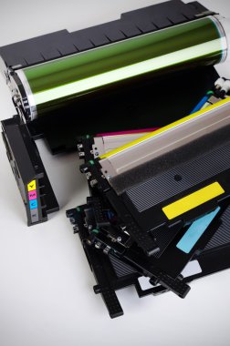 Toner kartuşu lazer yazıcı için ayarla. Bilgisayar malzemeleri.