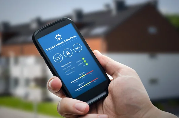 Akıllı ev kontrol teknolojisi. Mobil sistemde uzaktan otomasyon