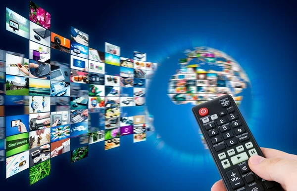 Das Fernsehen überträgt Multimedia-Streaming. Erdglobus-Kompositi — Stockfoto