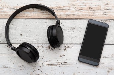 Kablosuz modern baş telefonları ve akıllı telefon