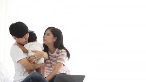 Dikni onanizm qiladigan etuk ayolning porno videosi