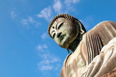 Kotoku-in Tapınağı 'ndaki Daibutsu heykeli, Japonya' nın en ünlü heykellerinden Amida Buddha 'nın bronz heykeli.