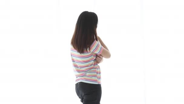 Asiático Mais Jovem Lésbica Arco Íris Shirt Abraçando Andando Cantando — Vídeo de Stock