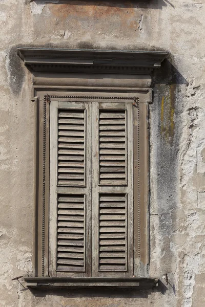 Finestra nella città di Bergamo, Lombardia, Italia — Foto Stock