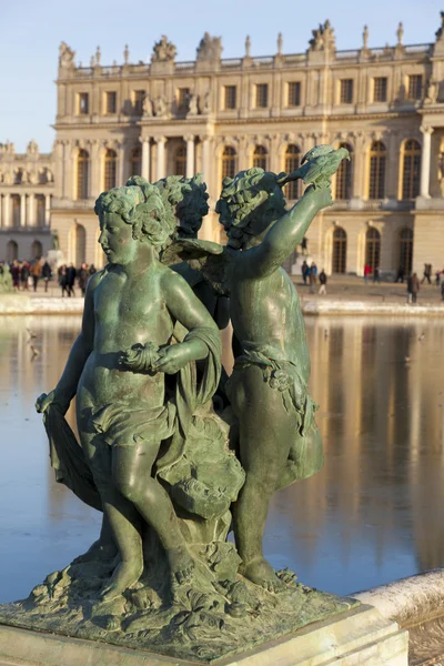 Standbeeld in het kasteel van Versailles, Ile de France, Frankrijk — Stockfoto