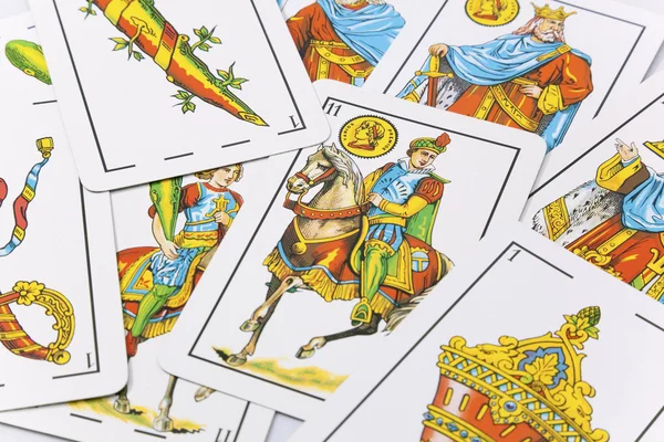 Beyaz arka planda İspanyol kartları