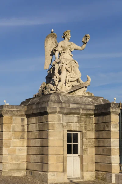 在凡尔赛城堡，法兰西岛、 法国的雕像 — 图库照片