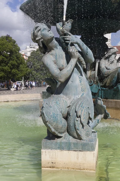 Fontein op het plein van Rossio, Lissabon, Portugal — Stockfoto