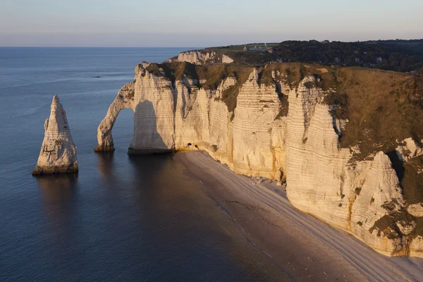 Aval cliff, Etretat, Cote d'Albatre, Pays de Caux, Seine-Maritim — Stock Photo, Image