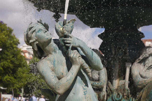 Fountain in the Rossio Square, Lisbon, Portugal — Stock Photo, Image