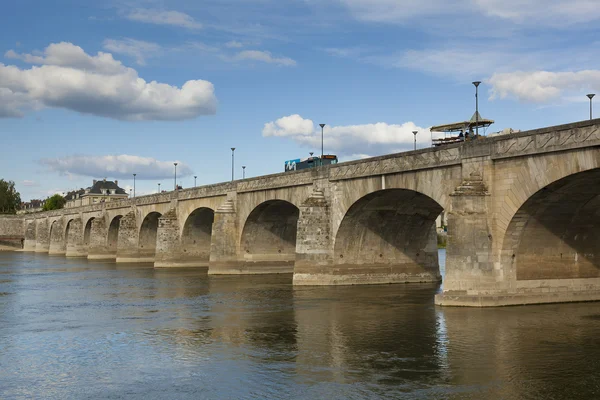 Híd a Saumur, Maine-et-Loire, Pays de la Loire, Franciaország — Stock Fotó