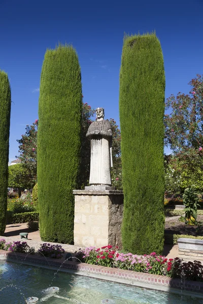 Gardens and fountains of the Alcazar de los Reyes Catolicos, Co — Stock Photo, Image