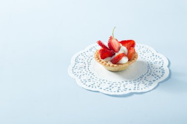 ev yapımı Çilekli pasta