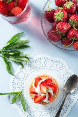 ev yapımı Çilekli pasta