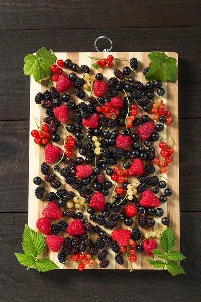 Berries on a board — Stock Photo, Image