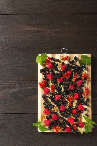 Berries on a board — Stock Photo, Image