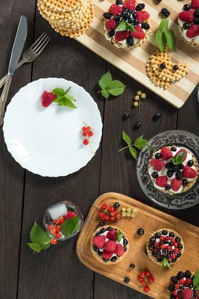 White plate served with ingredients — Stock Photo, Image