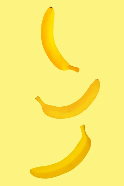 Bananas sobre fundo branco isolado — Fotografia de Stock