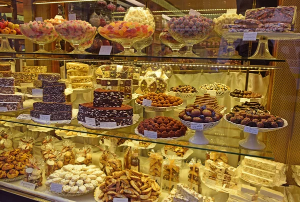 Pastry shop display window with sweets — Stock Photo, Image