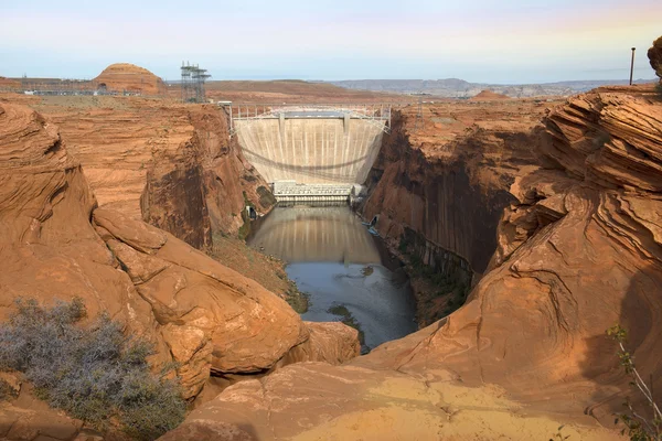 Glen Canyon duzzasztógát, a Colorado folyó, Arizona, Amerikai Egyesült Államok — Stock Fotó