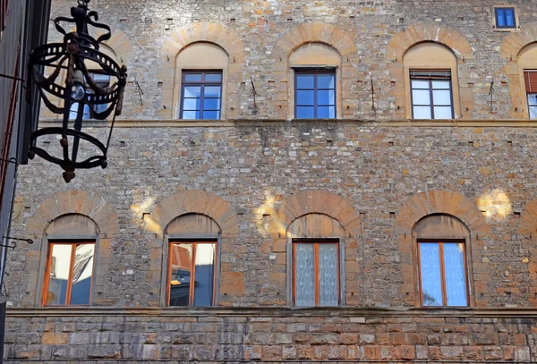 Alte Hauswand in florenz — Stockfoto