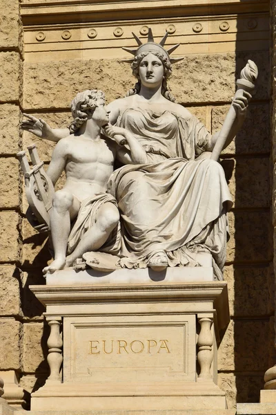 Statue of Europe, Natural History Museum in Vienna — Stock Photo, Image