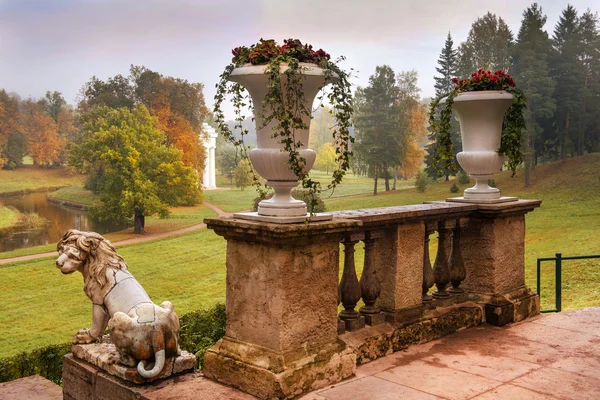 Manhã em Pavlovsk Park, São Petersburgo, Rússia — Fotografia de Stock