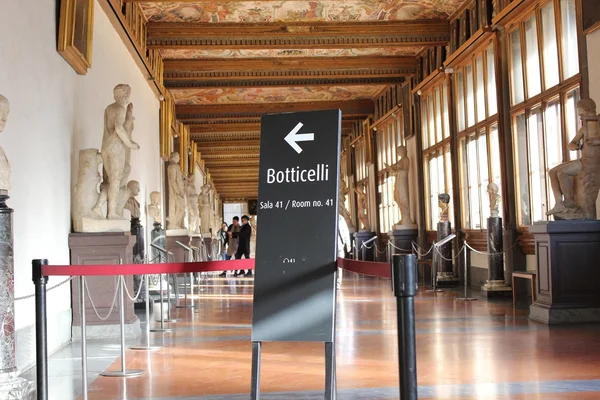 Corredor com pinturas de Botticelli, Galeria Uffizi, Florença — Fotografia de Stock