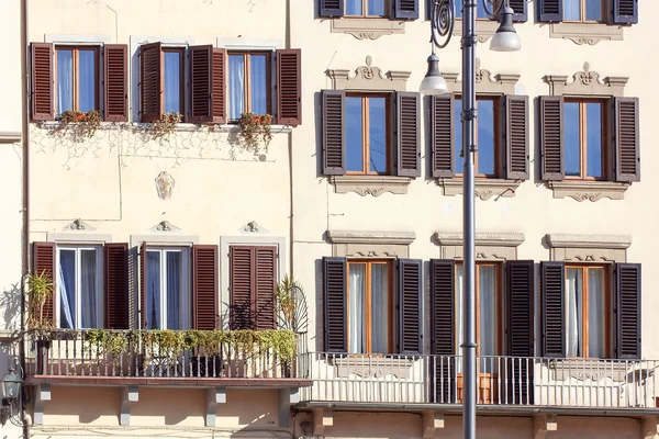 Detalj av fasader av hus i Florens — Stockfoto