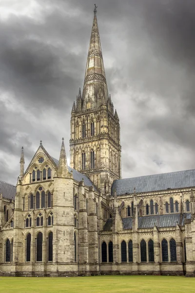 Salisbury Cathedral, anglikanska katedralen i Salisbury, England — Stockfoto