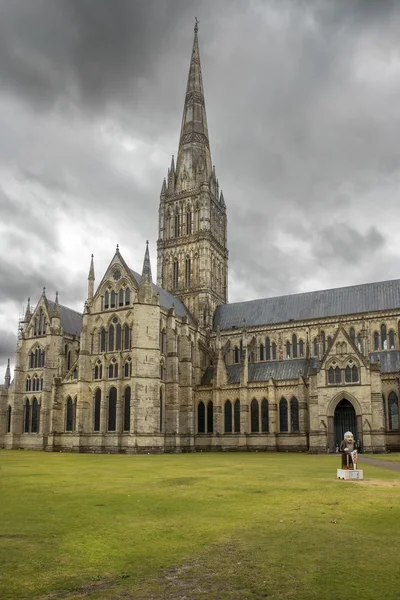 Salisbury Cathedral, anglikanska katedralen i Salisbury, England — Stockfoto