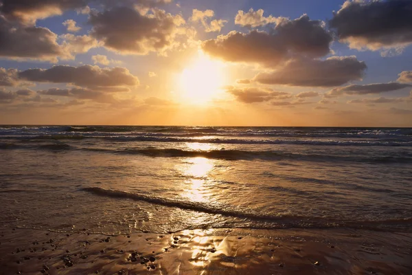 Coucher de soleil sur la mer Méditerranée, Israël — Photo