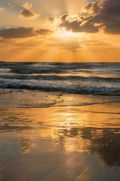 Puesta de sol sobre el mar Mediterráneo, Israel —  Fotos de Stock
