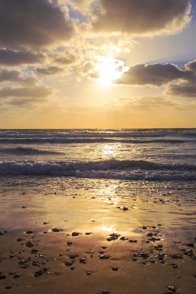 Puesta de sol sobre el mar Mediterráneo, Israel — Foto de Stock