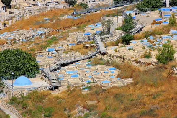 Еврейское кладбище, Цфат, Верхняя Галилея, Израиль — стоковое фото