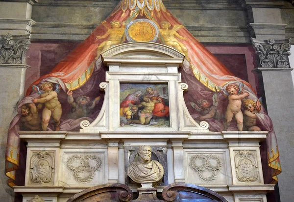 圣十字大教堂、 佛罗伦萨米开朗基罗墓的细节 — 图库照片
