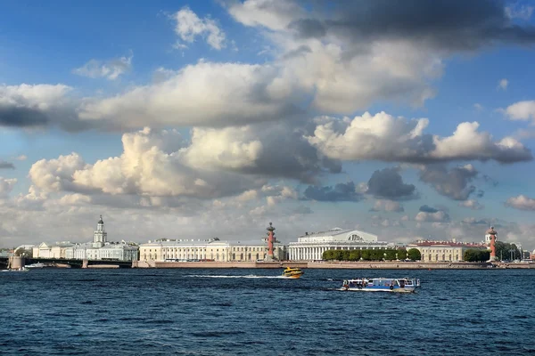 Spit of Vasilievsky island, São Petersburgo, Rússia — Fotografia de Stock