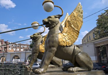 Saint-Petersburg banka köprüsünde kanatlı aslan