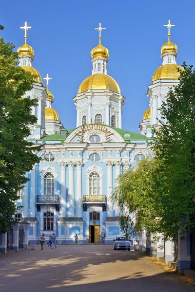 St Nicolauskyrkan sjö, Sankt Petersburg, Ryssland — Stockfoto