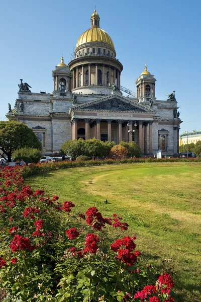 聖イサク大聖堂建築家オーギュスト ・ ド ・ モンフェラン サンクト ・ ペテルブルクで — ストック写真