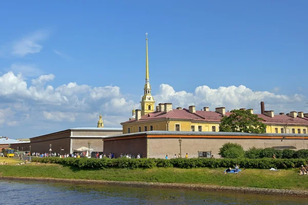 Peter och paul-fästningen och katedralen — Stockfoto