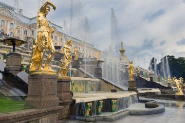 Çeşmeleri Grand Pertergof, Saint-Petersburg mahalle içinde art arda sıralı