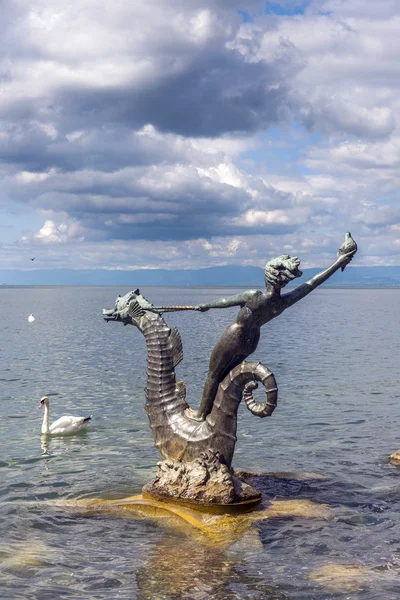 Socha Edouard-Marcel Sandoz ve Vevey, Ženevské jezero, Švýcarsko — Stock fotografie