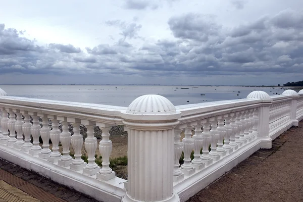 Vue sur le golfe de Finlande (mer Baltique) à Pertergof, Saint-Pétersbourg — Photo