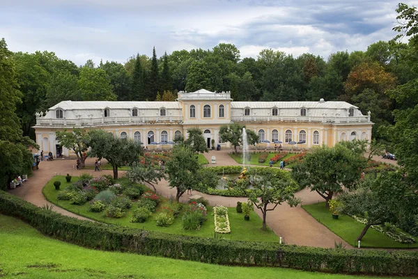 Grand Pálmaház és a Triton-kút Peterhof, St Petersburg — Stock Fotó