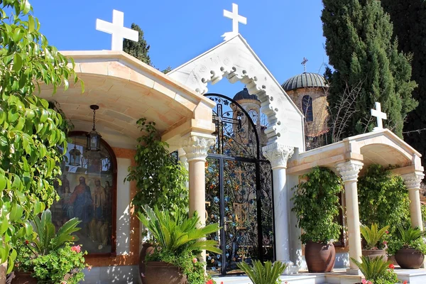 Binnenplaats in de orthodoxe kerk van het eerste wonder, Kafr Kanna, Israël — Stockfoto